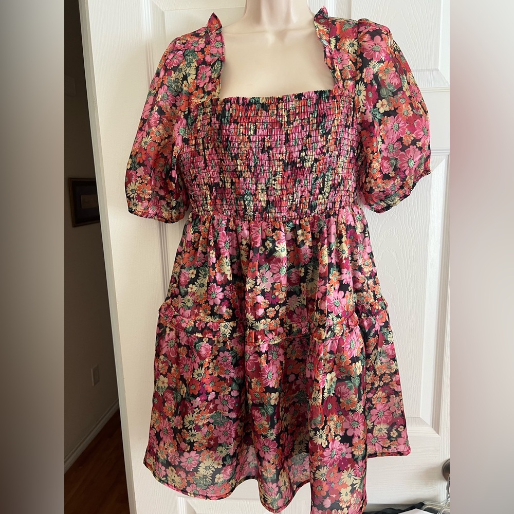 New WOT Ladies Dress Multicolor Floral Size L Square Neck w/elastic tiered skirt